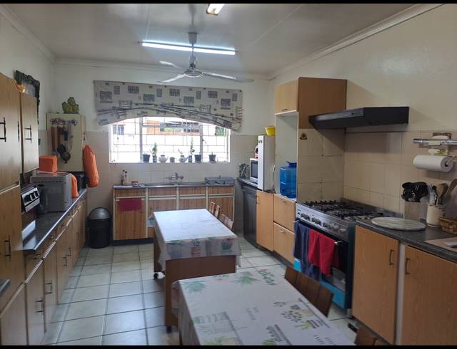 15 BEDROOM HOUSE FOR SALE IN OOS EINDE